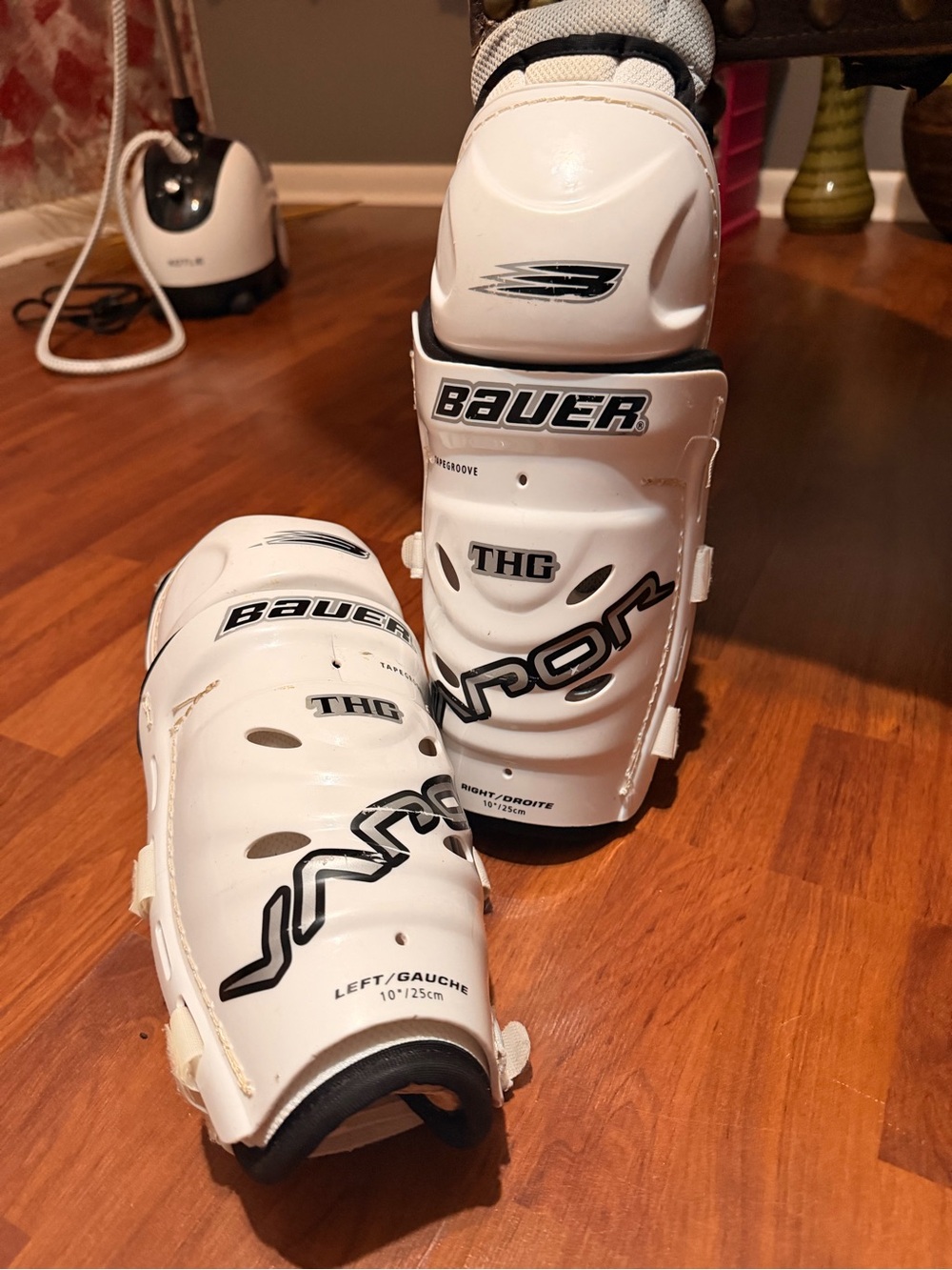 Bauer White Vapor Youth Shin Guards - THG 10”